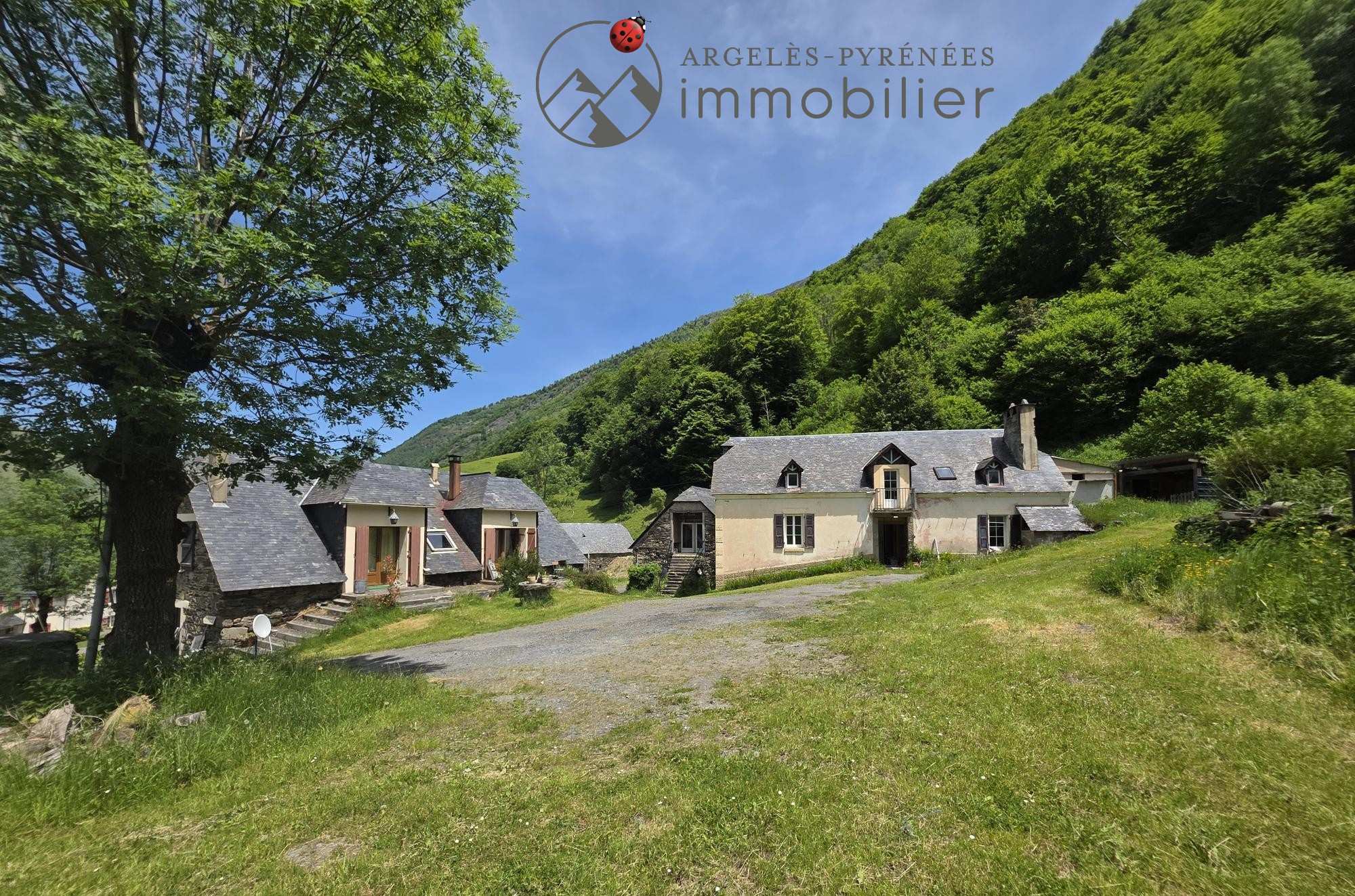 Ensemble immobilier de 3 bâtiments Val d'Azun Hautes-Pyr