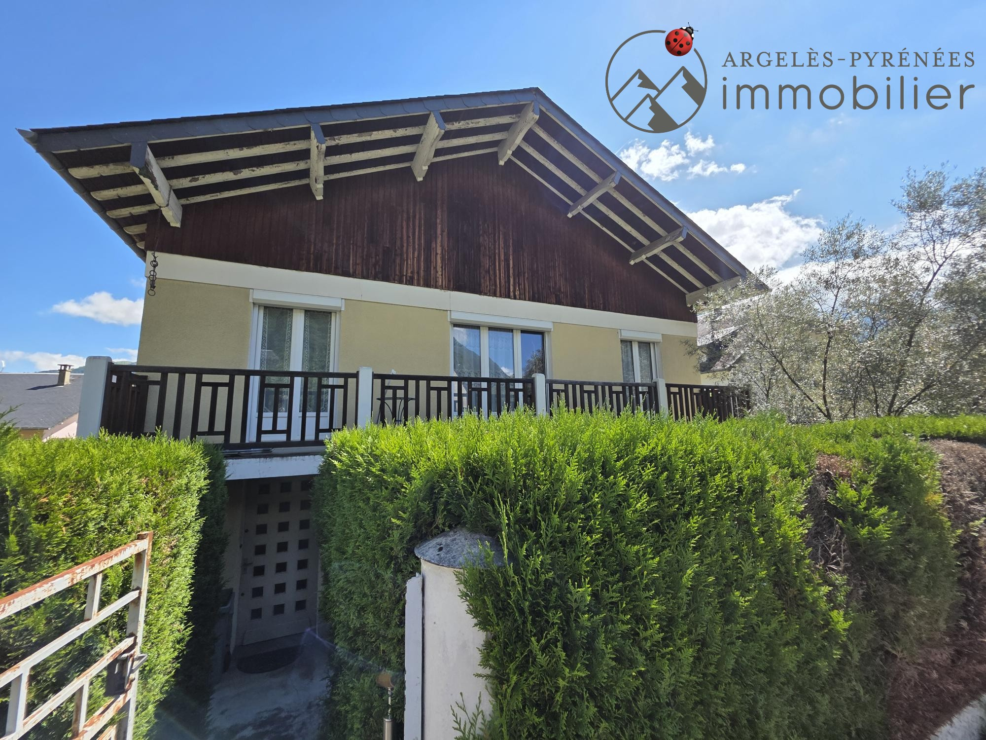 VALLEE DES GAVES : Quartier calme : Maison avec jardin et g